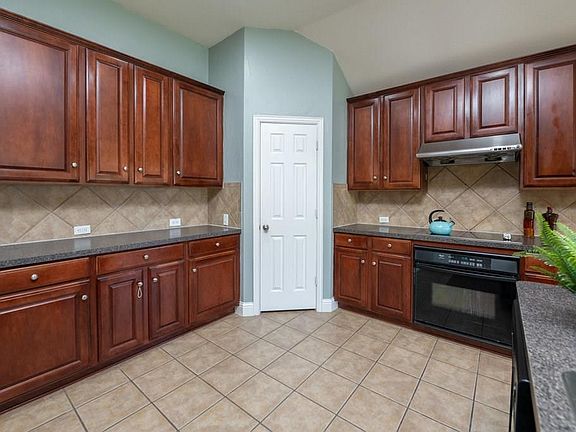 5th image of 6897 Shoreview Dr