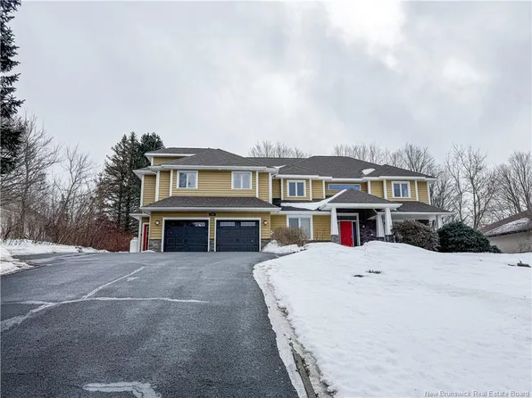 313 Lavoie St, Dieppe, NB E1A 6R8