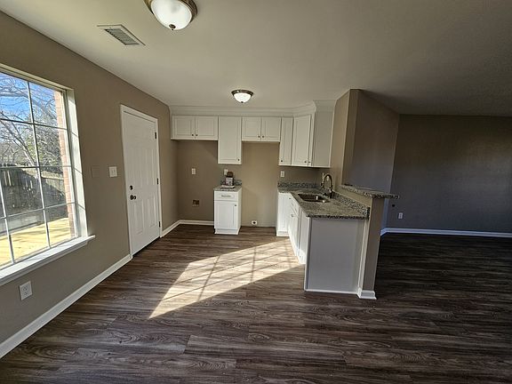 4th image of 2211 Stone Stream Dr