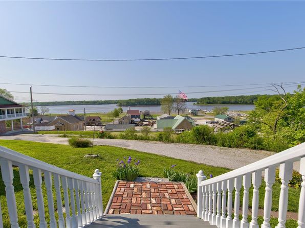 18 E Clinton St, Grafton, IL 62037