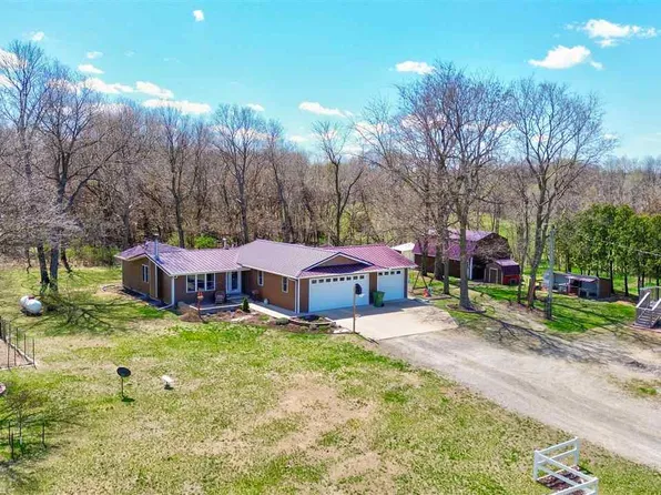 1410 195th St, Nichols, IA 52766