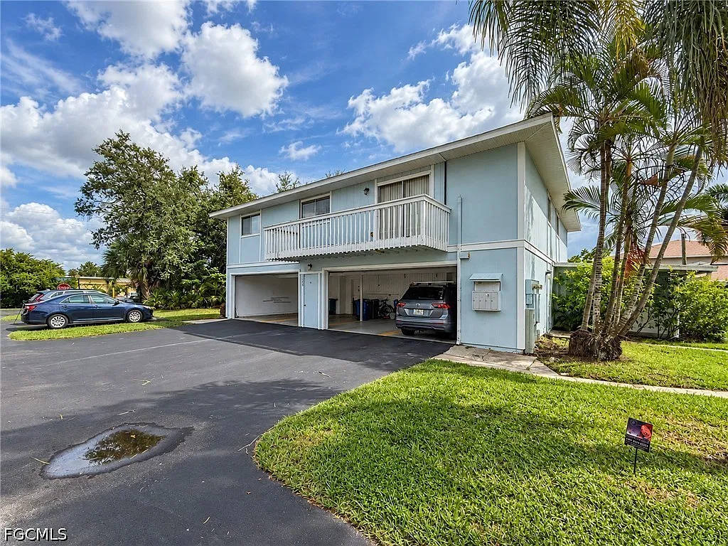 2 bed, 1.5 bath, 1099 sqft, $2,400 — Photo 2