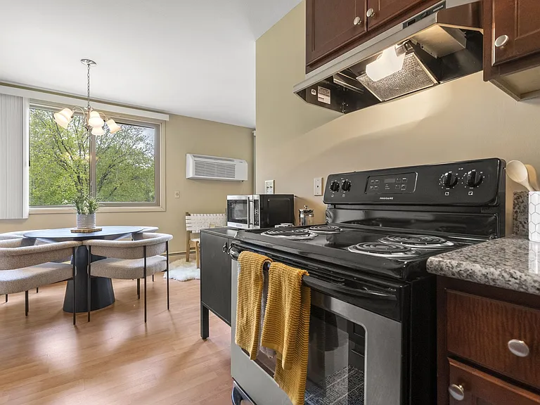 West End Apartments — Photo 15
