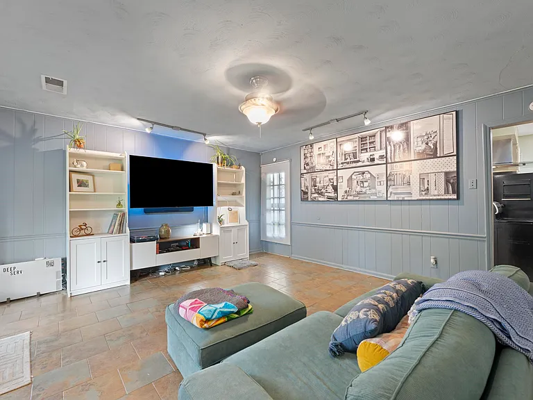 1343 Dearing Rd — Photo 9