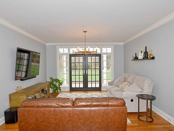 5th image of 1111 Harrelton Ct