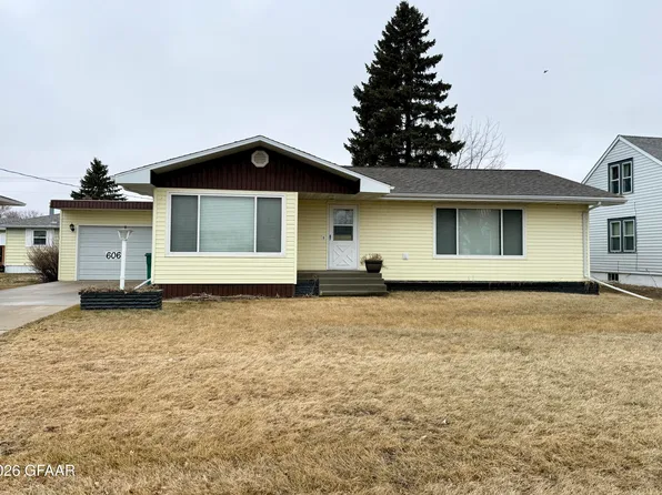 606 1st St, Langdon, ND 58249