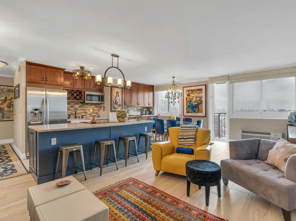 100 Manhattan Ave APT 2009, Union City, NJ 07087