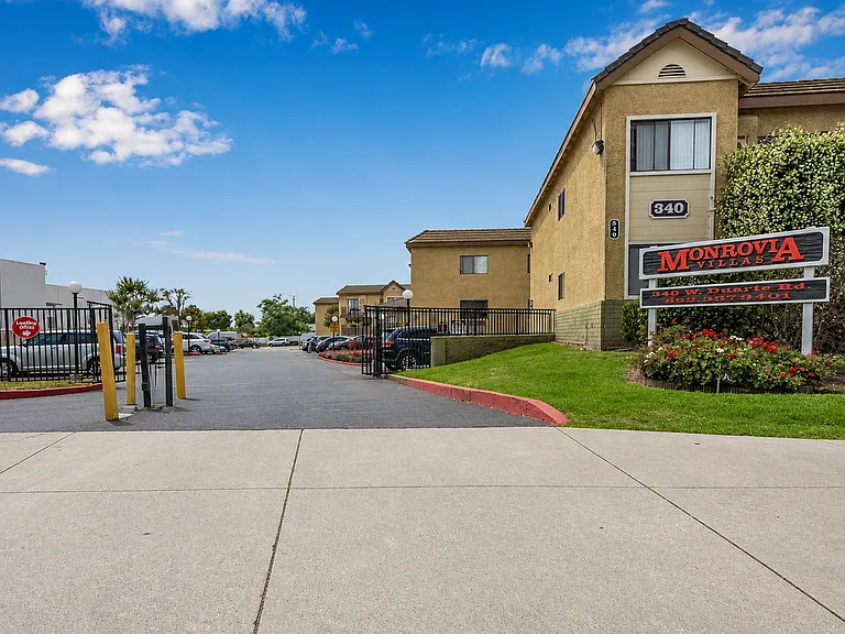 Monrovia Villas Apartments — Photo 6