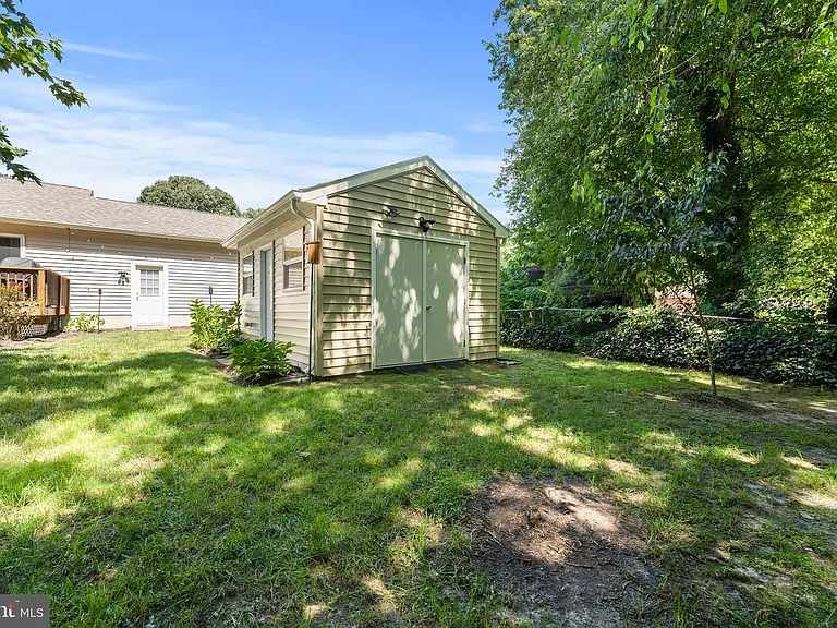 305 Cedar Ln — Photo 30