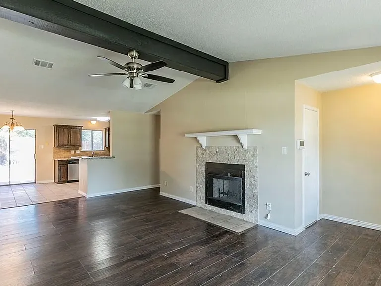 802 Antelope Trl — Photo 2