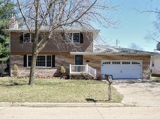 717 Mill Creek Ln, Clinton, IA 52732