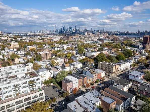 58 Laidlaw Avenue image 12 of 18