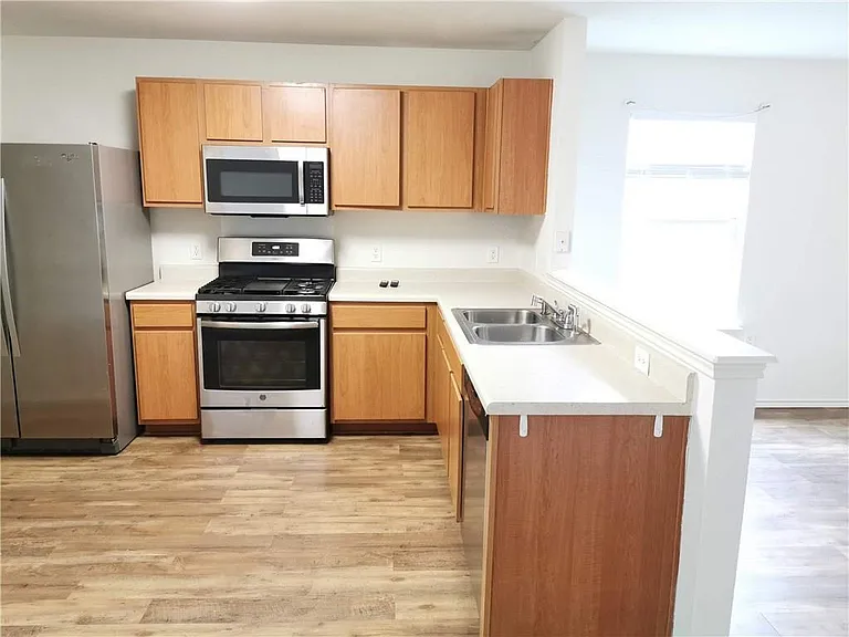 12100 Briarcreek Loop — Photo 4