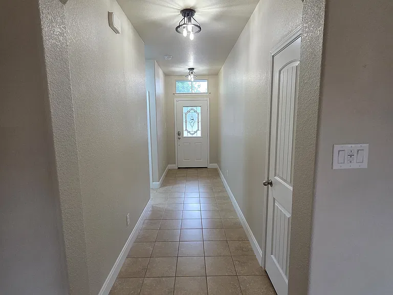 5202 Dauphin Dr — Photo 3