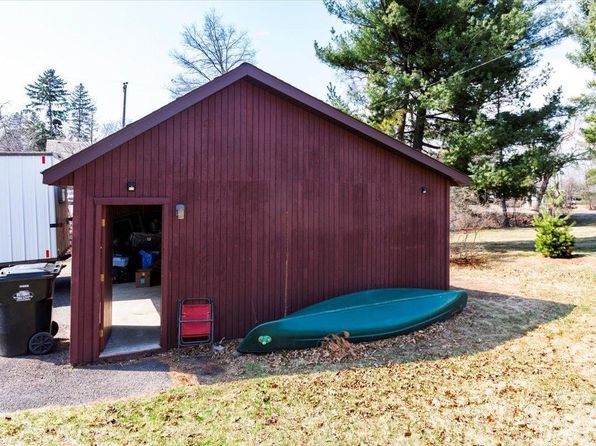 607 Cross Ave S, Amery, WI 54001