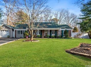 3 Hillsdale Ln, Coram, NY 11727