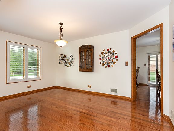 4th image of 14752 Greenbrier Ln
