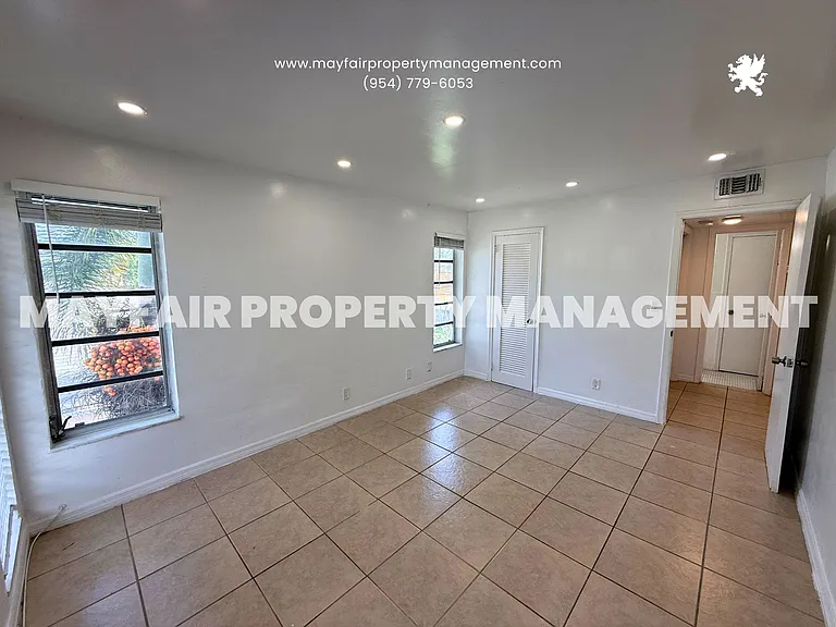 1118 N 15th Ave #9 — Photo 8