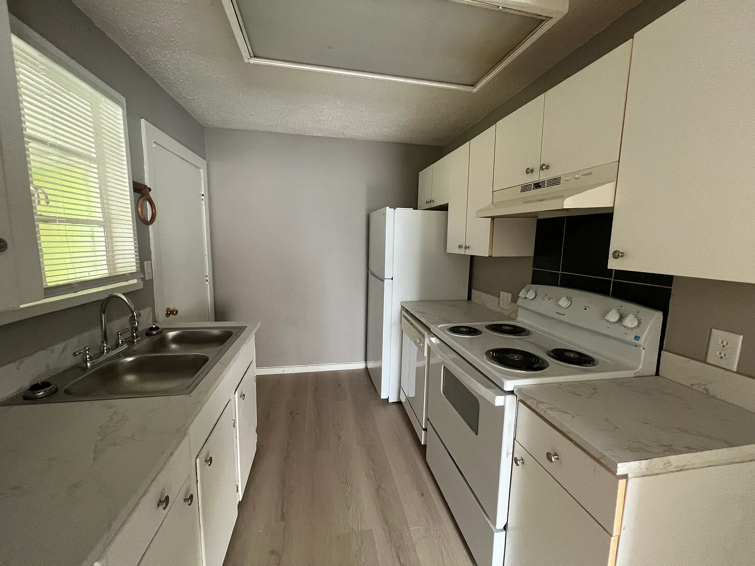 3 bed, 900 sqft, $1,150 — Photo 3