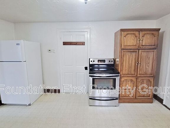 5th image of 104 W King St Unit 1
