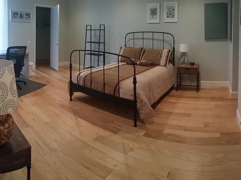 4915 Tyrone Ave — Photo 11
