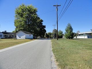 2nd image of 332 Laurel St