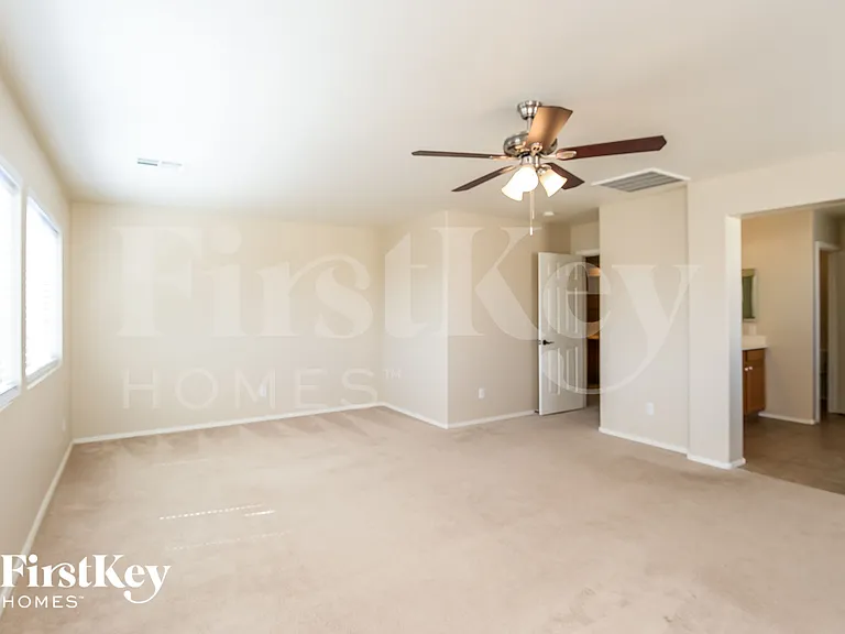 239 E Saddle Way — Photo 9