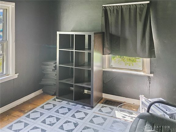 4th image of 540 John St