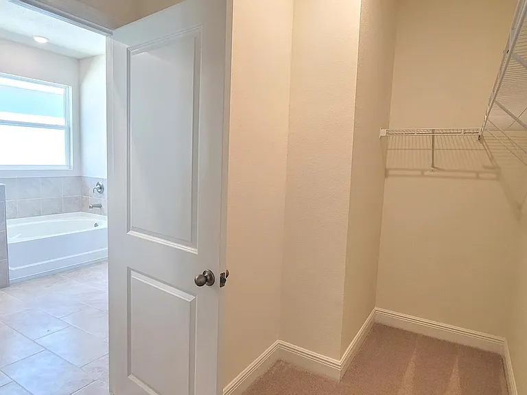 2128 Warren Acres Blvd — Photo 12