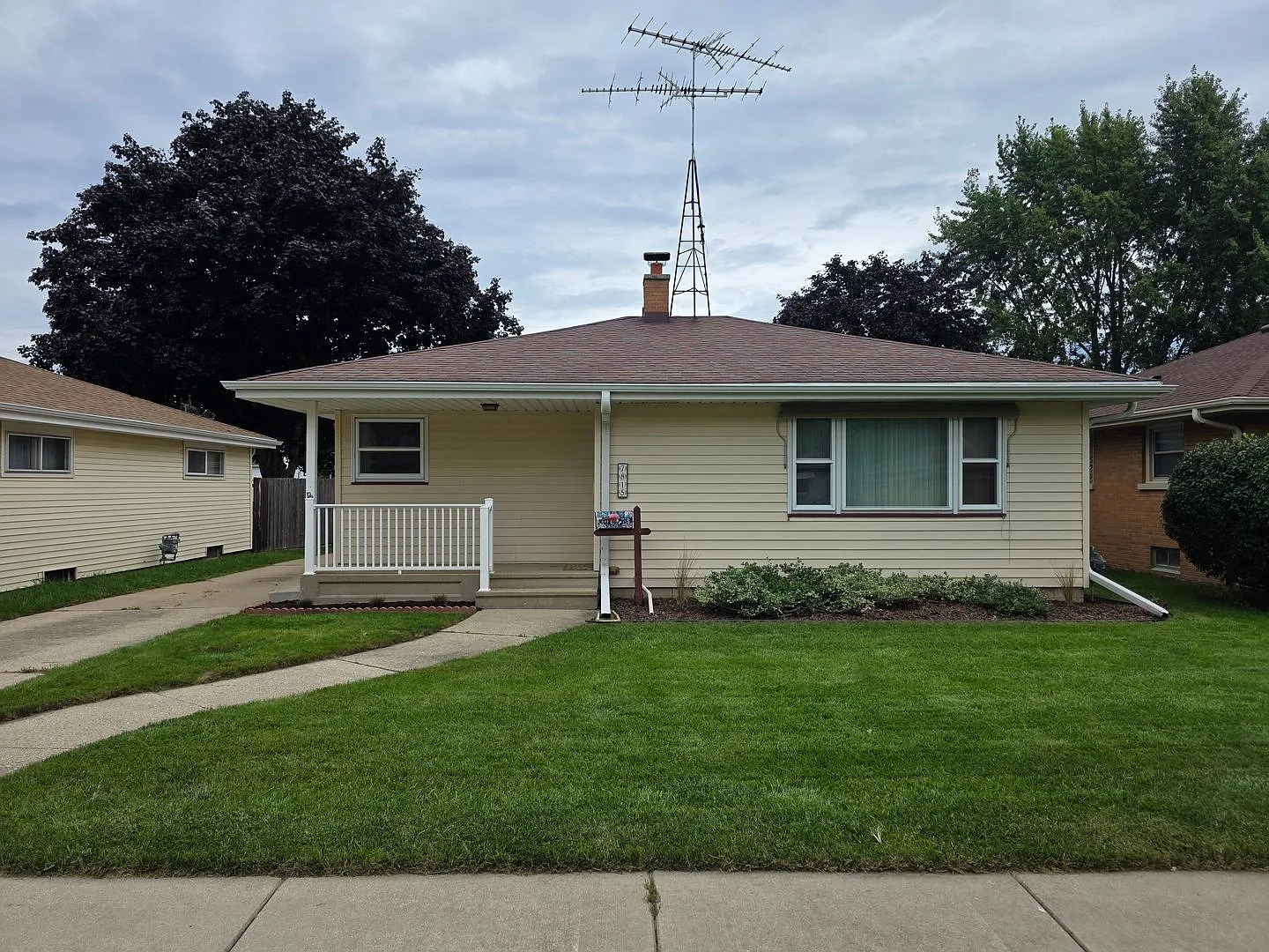 3 bedroom Kenosha ranch — Photo 1