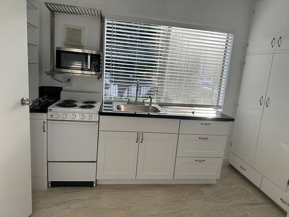 1st image of 1495 Gordon St #B