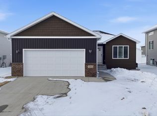 6183 Martin Ln W, West Fargo, ND 58078