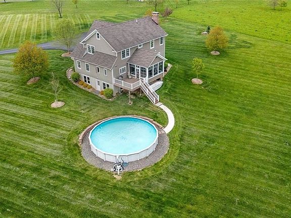 4th image of 13 James Crowell Ln