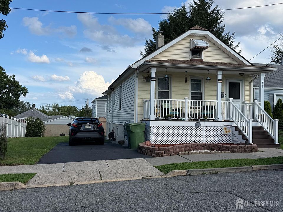 1st image of 794 Robbins St