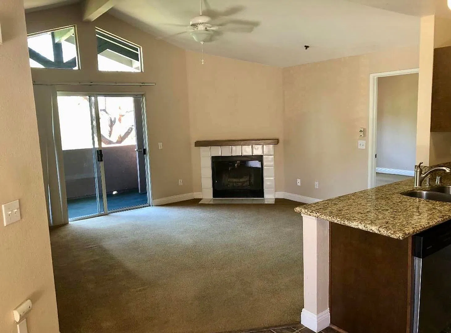 Single Level Rancho Bernardo Condo For Lease - Two Bedroom Suite — Photo 2