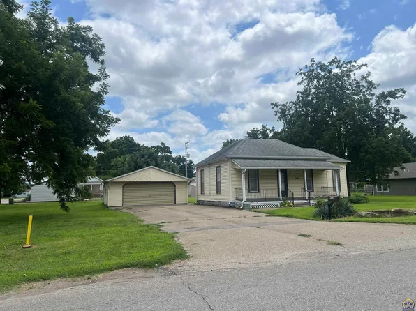 1740 NW Taylor St, Topeka, KS 66608