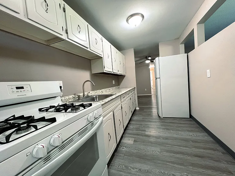 Stoney Creek Apartments — Photo 4