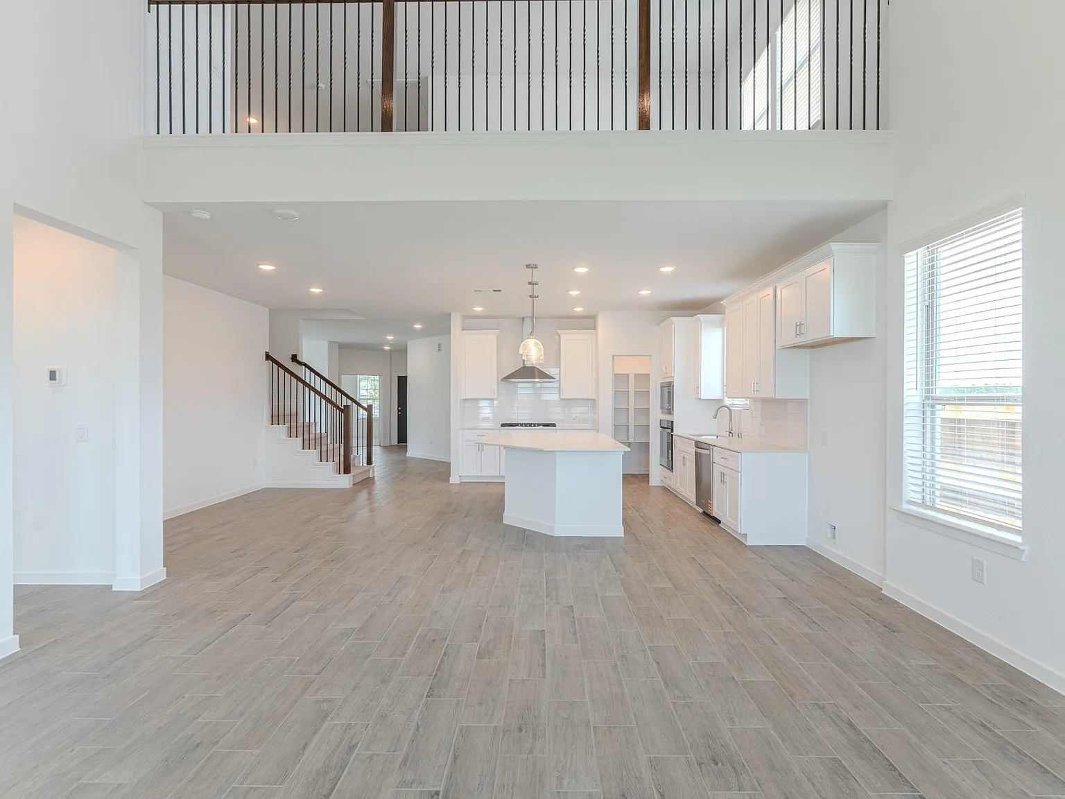 4 bed, 4.0 bath, 2947 sqft, $3,300 — Photo 3