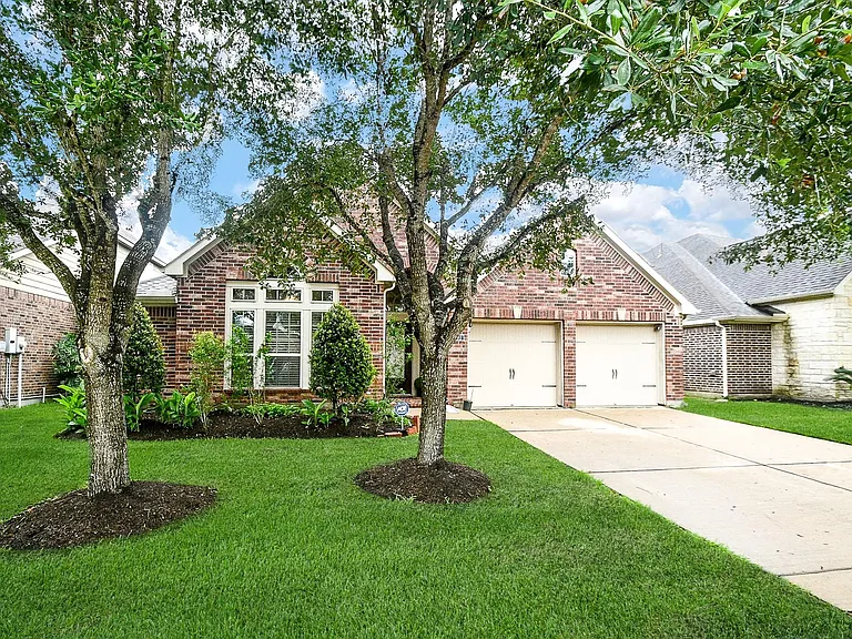 2911 Village Brook Ln — Photo 2