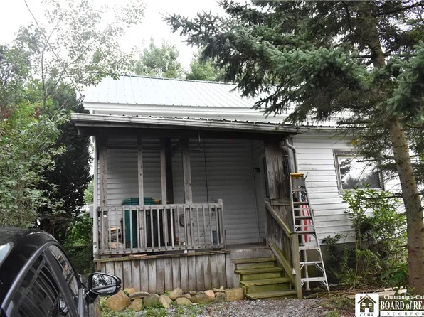 8348 Center St, Holland, NY 14080