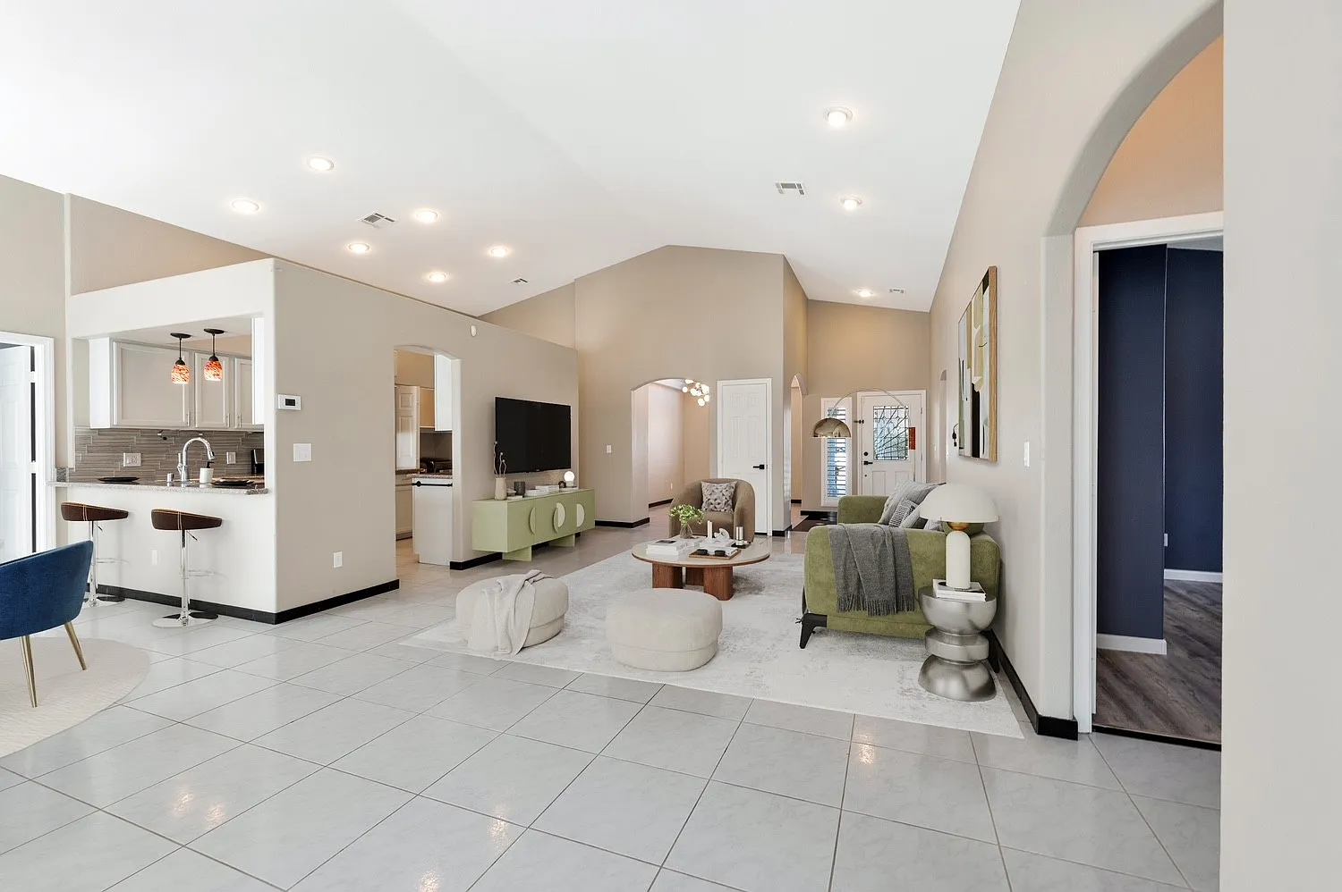4 bed, 1906 sqft, $3,000 — Photo 2