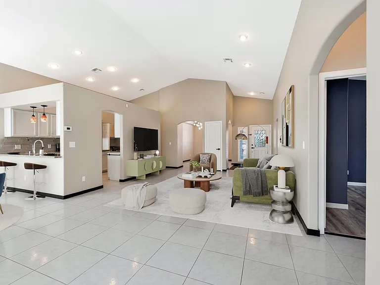 5049 Forest Oaks Dr — Photo 2