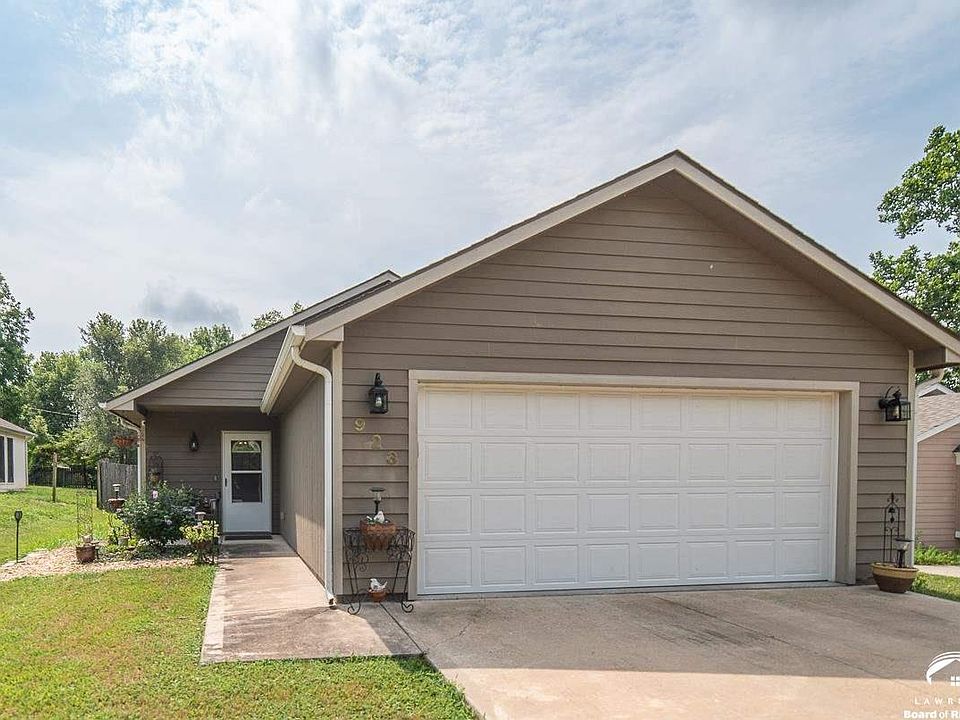 923  Ward Lawrence, KS listing photo #1