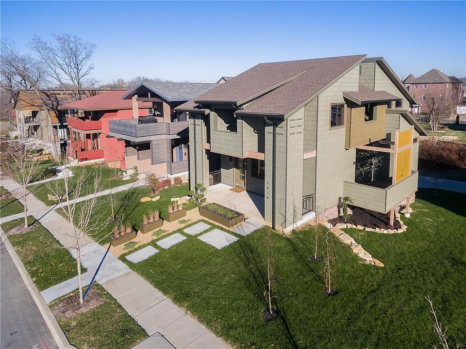 1st image of 2419 Forest Ave