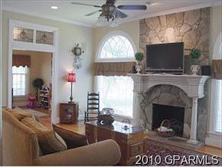 4th image of 2051 Wesley Ln
