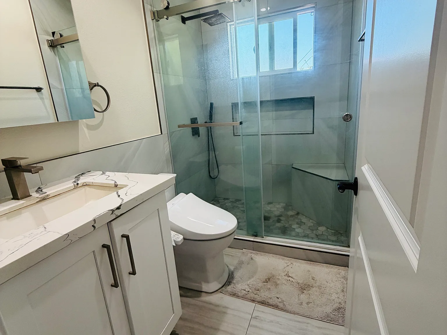 2 bed, 750 sqft, $3,000 — Photo 2