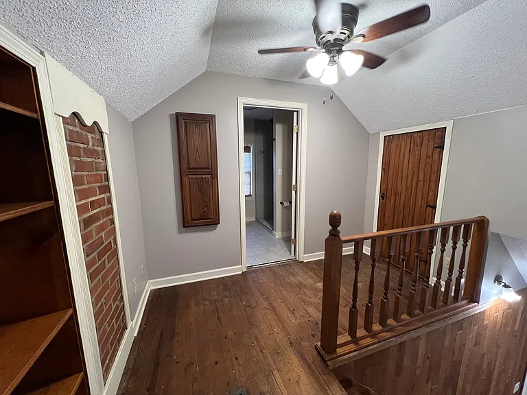 221 Henderson St — Photo 19