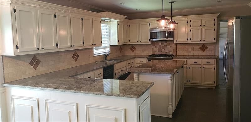 2nd image of 370 Woodstone Dr