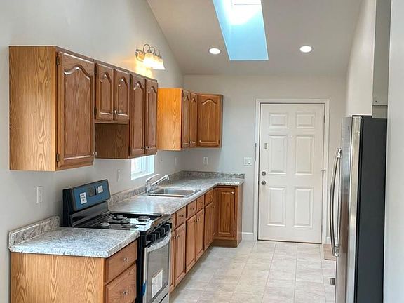 2nd image of 3121 Cherry Tree Ln
