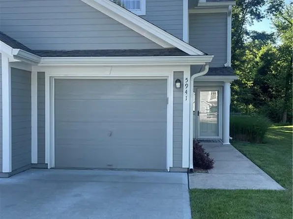 5941 NE Moonstone Dr, Lees Summit, MO 64064